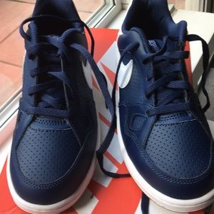 Boys Nike 2Y sneakers
